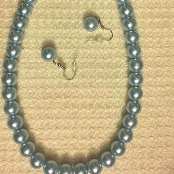 New Faux Sky Blue Pearl Necklace and Earrings - Picture 2 of 2